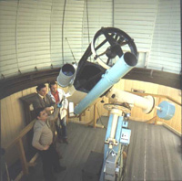 Fotografia pracovníkov astronomického observatória vo veľkej kupole SÚH v Hurbanove